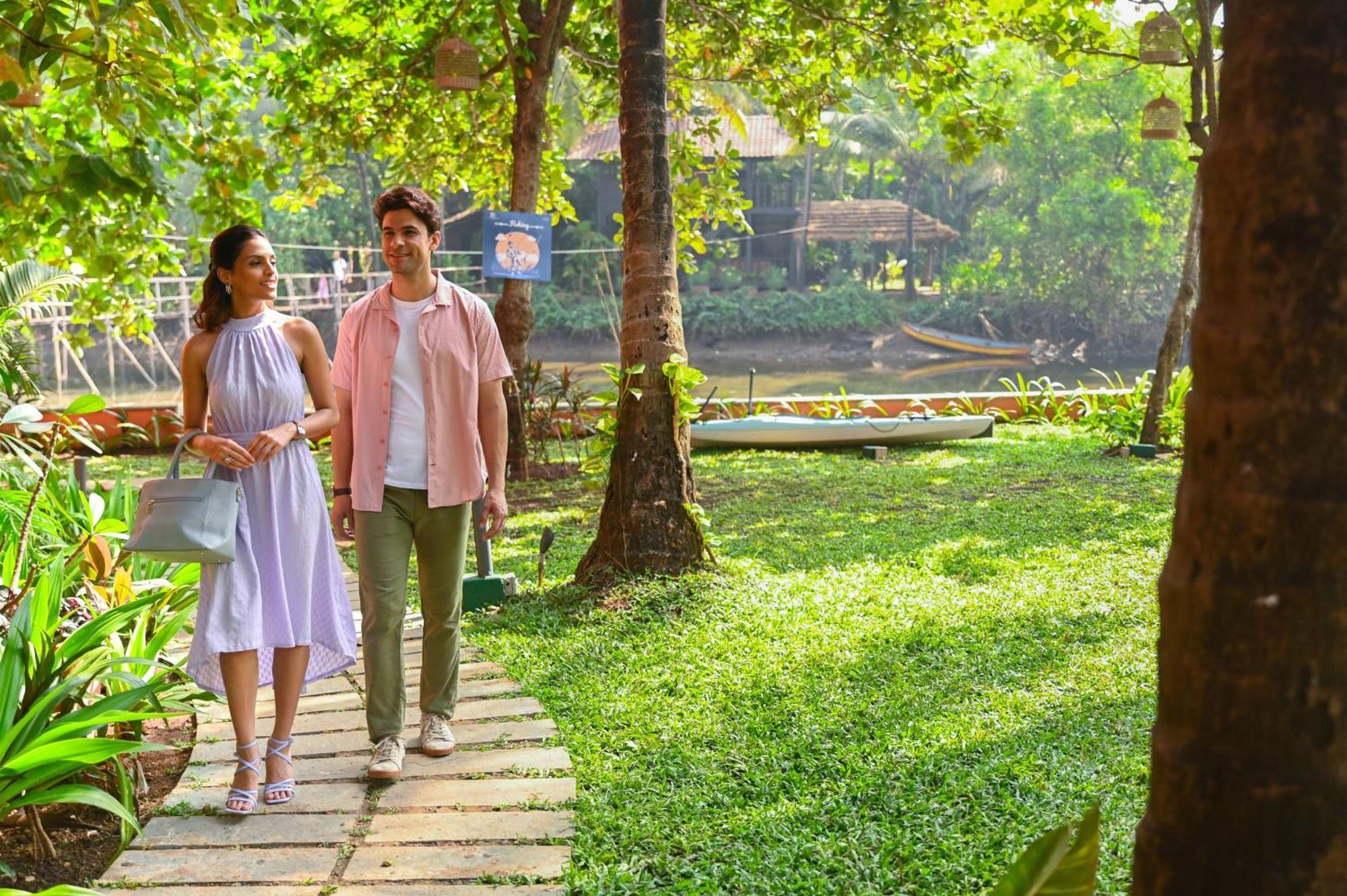 Mandrem Beach Resort, A Member Of Radisson Individuals Retreat ภายนอก รูปภาพ