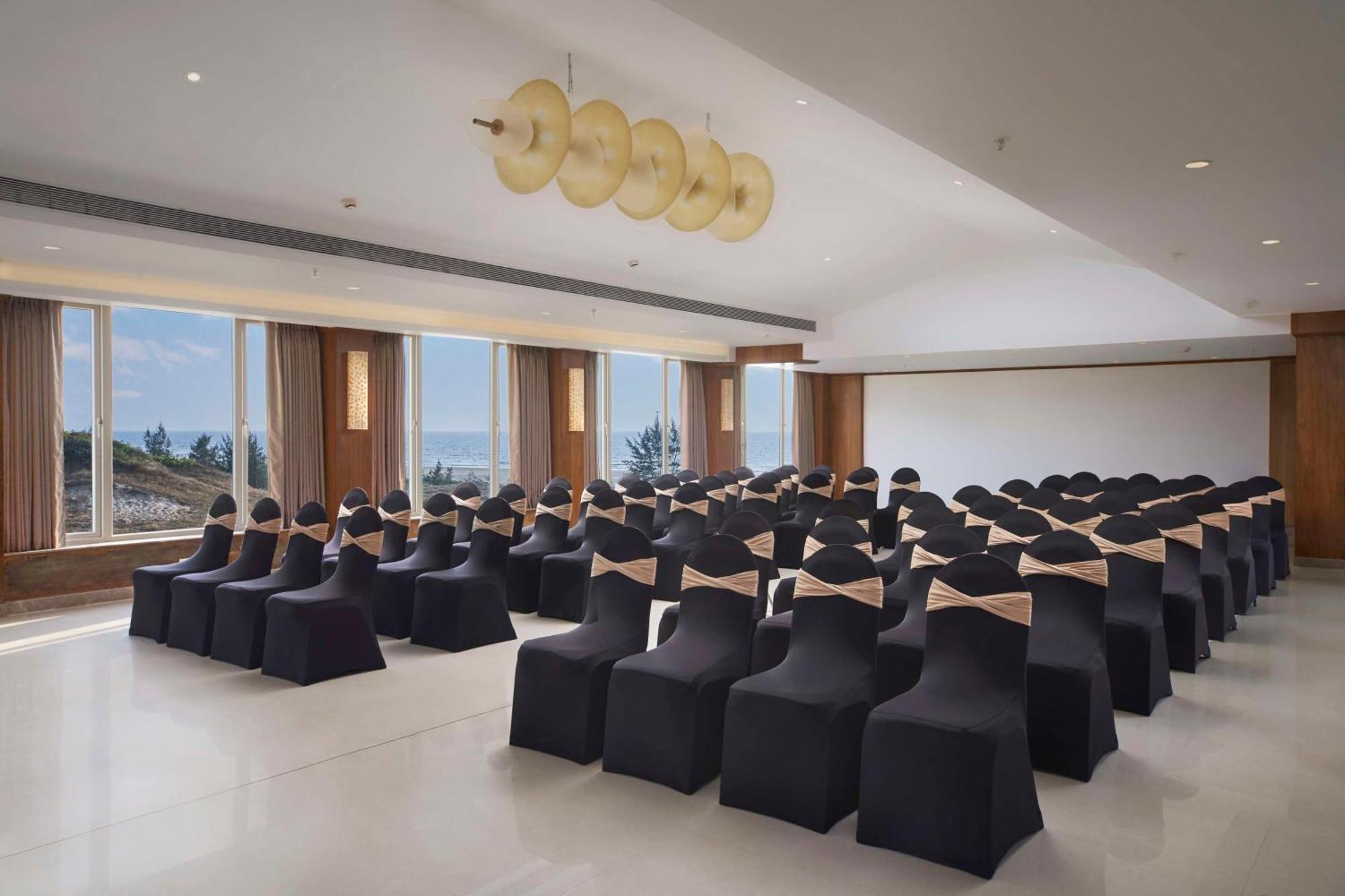 Mandrem Beach Resort, A Member Of Radisson Individuals Retreat ภายนอก รูปภาพ
