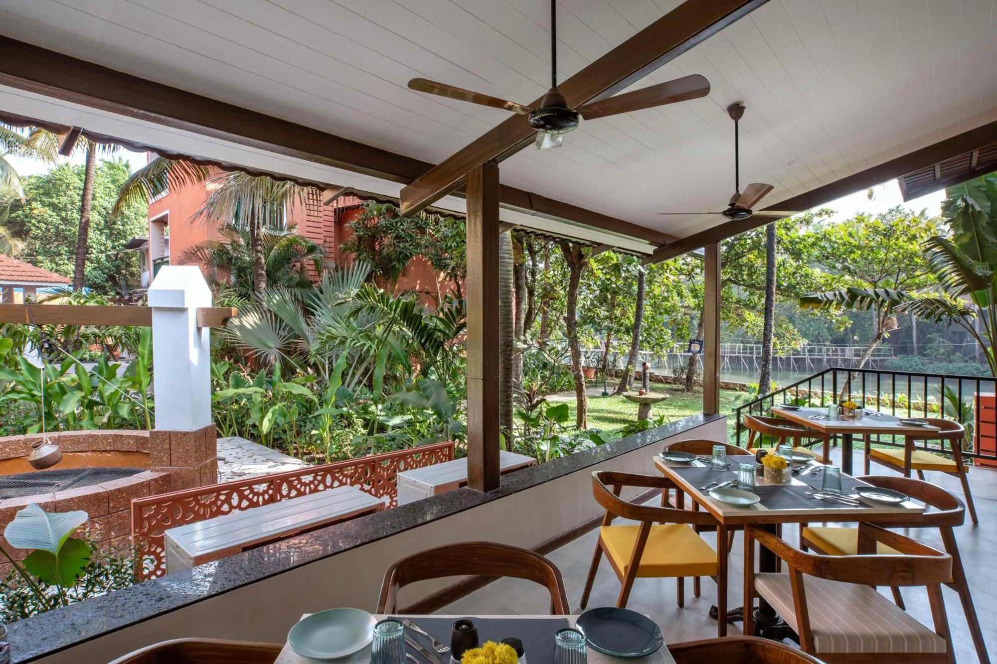 Mandrem Beach Resort, A Member Of Radisson Individuals Retreat ภายนอก รูปภาพ