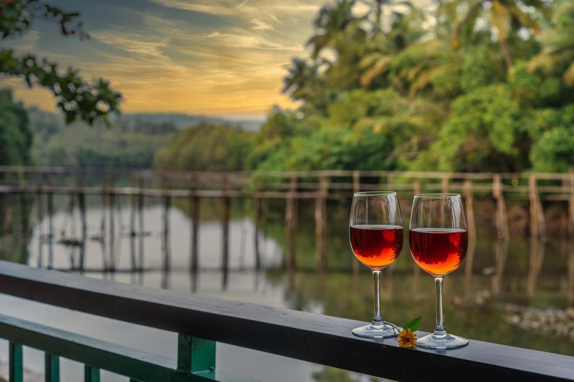 Mandrem Beach Resort, A Member Of Radisson Individuals Retreat ภายนอก รูปภาพ