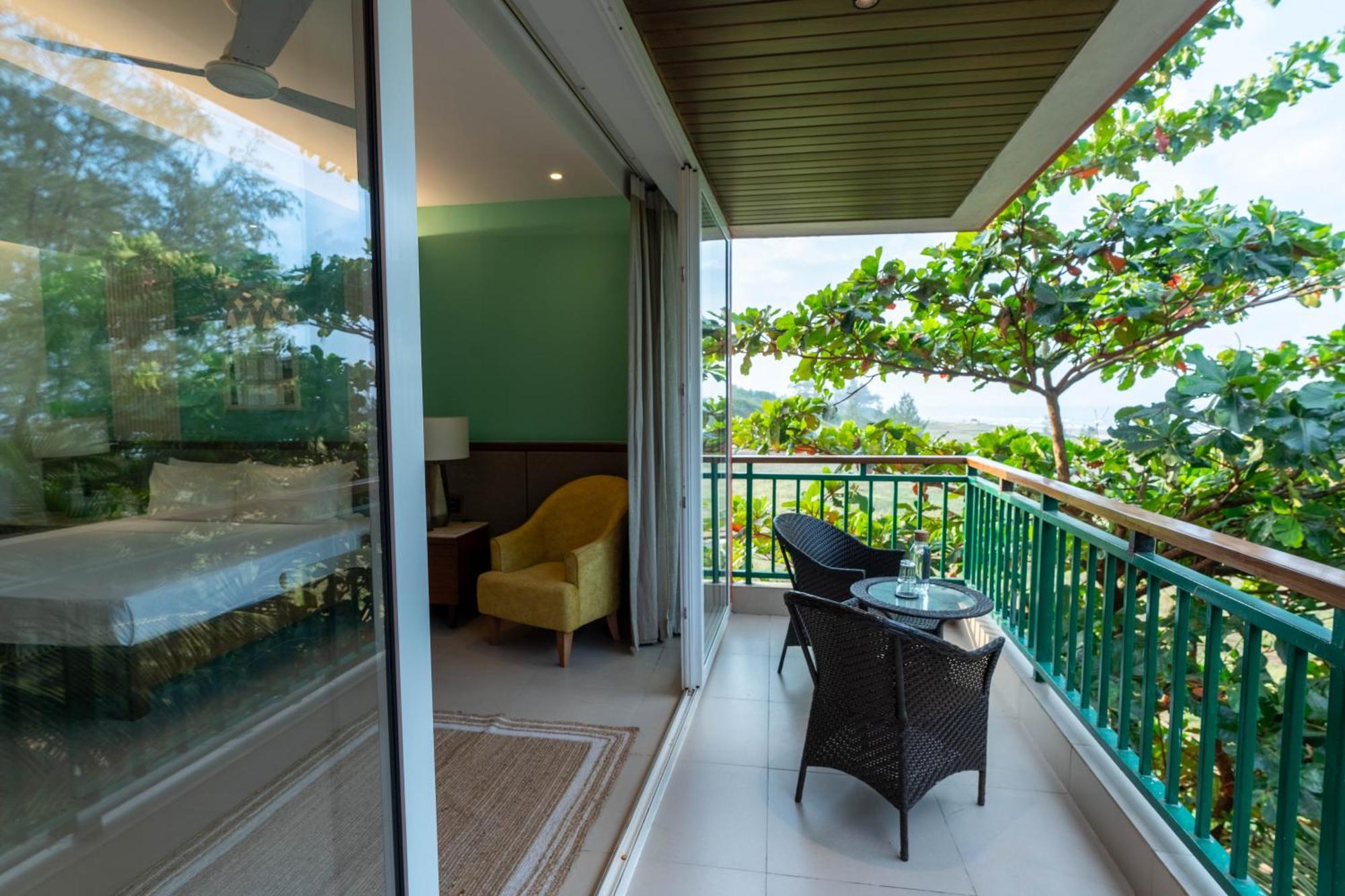 Mandrem Beach Resort, A Member Of Radisson Individuals Retreat ภายนอก รูปภาพ