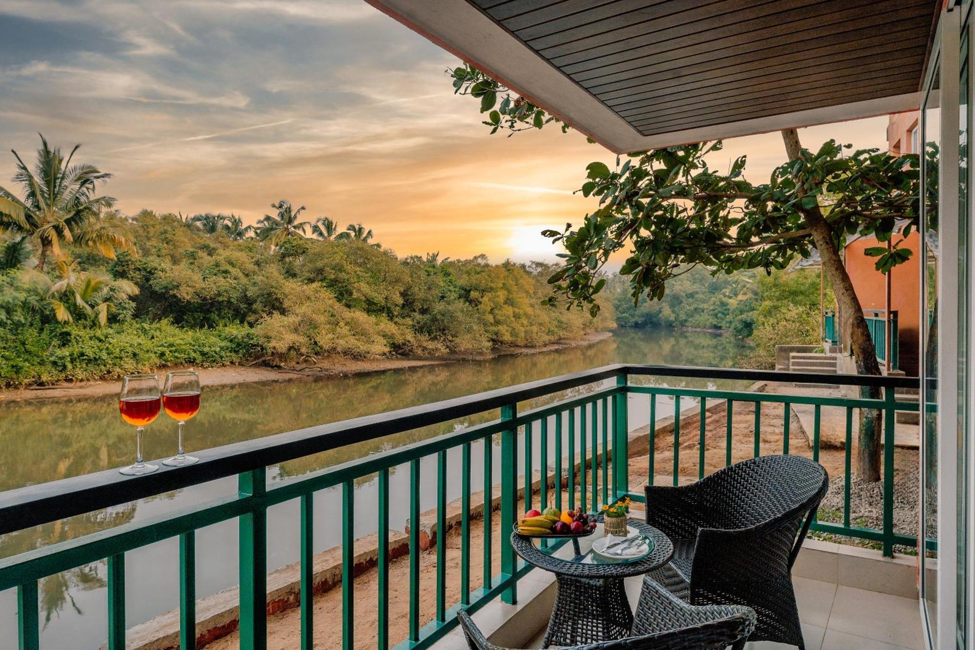 Mandrem Beach Resort, A Member Of Radisson Individuals Retreat ภายนอก รูปภาพ