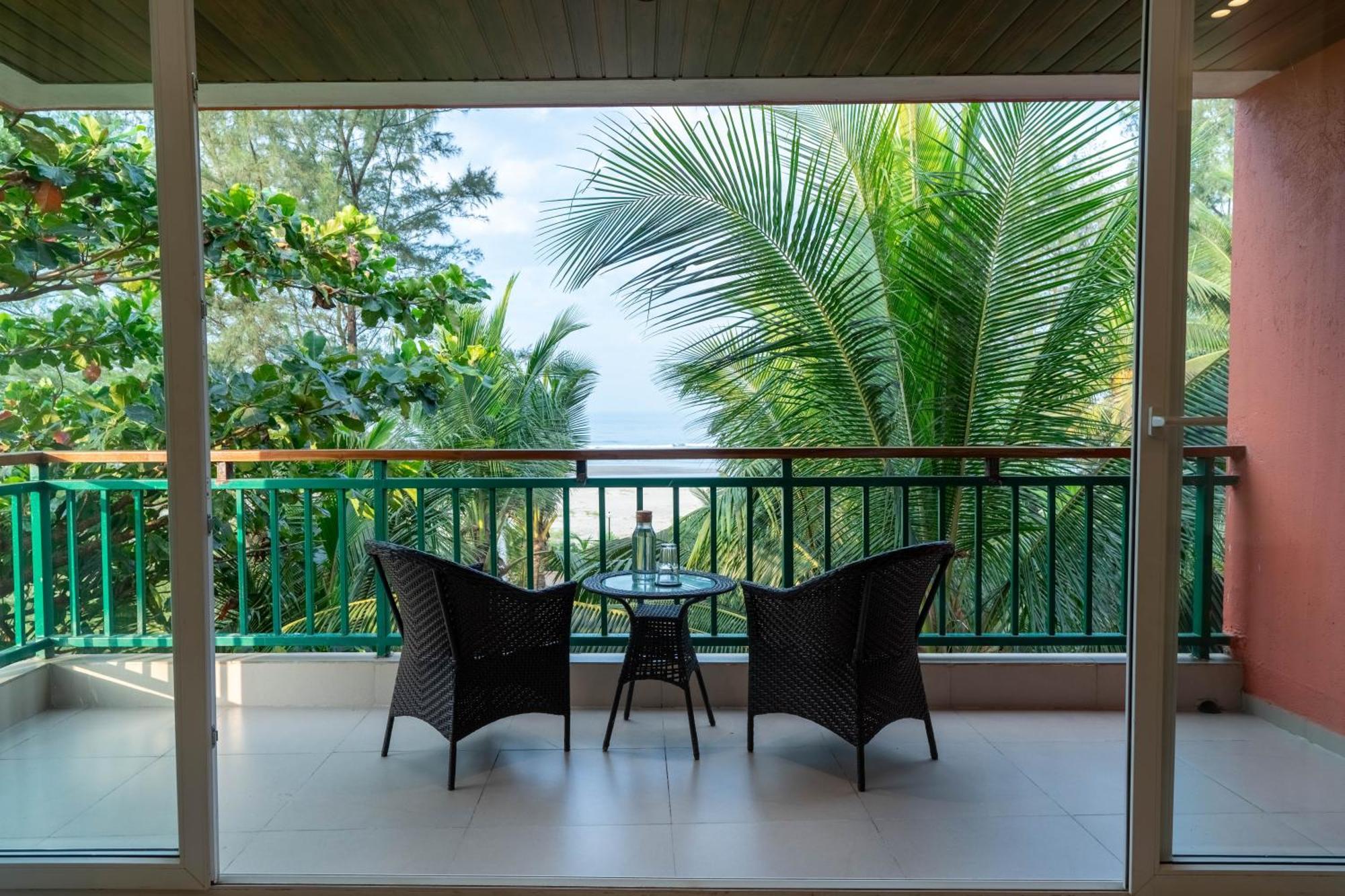 Mandrem Beach Resort, A Member Of Radisson Individuals Retreat ภายนอก รูปภาพ