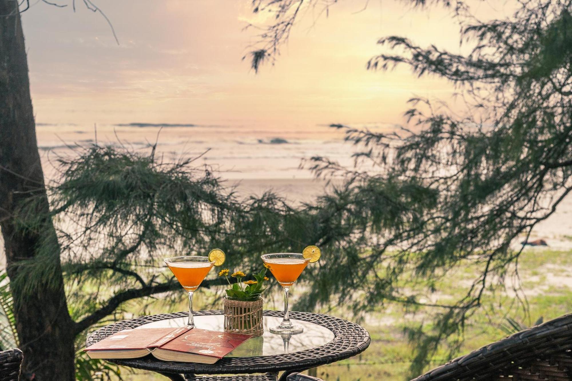 Mandrem Beach Resort, A Member Of Radisson Individuals Retreat ภายนอก รูปภาพ