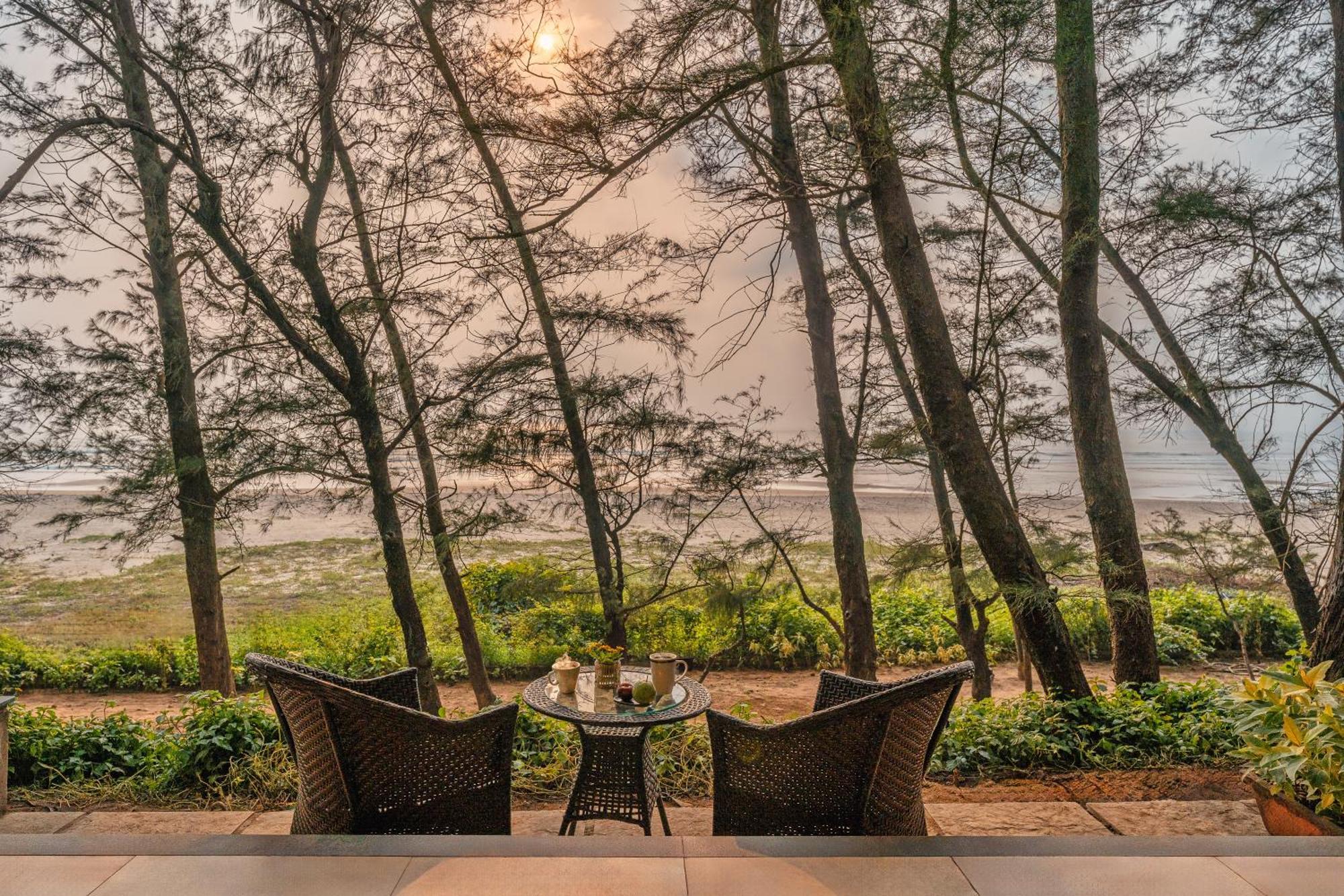 Mandrem Beach Resort, A Member Of Radisson Individuals Retreat ภายนอก รูปภาพ