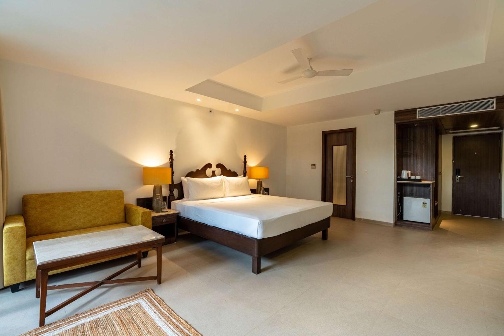 Mandrem Beach Resort, A Member Of Radisson Individuals Retreat ภายนอก รูปภาพ