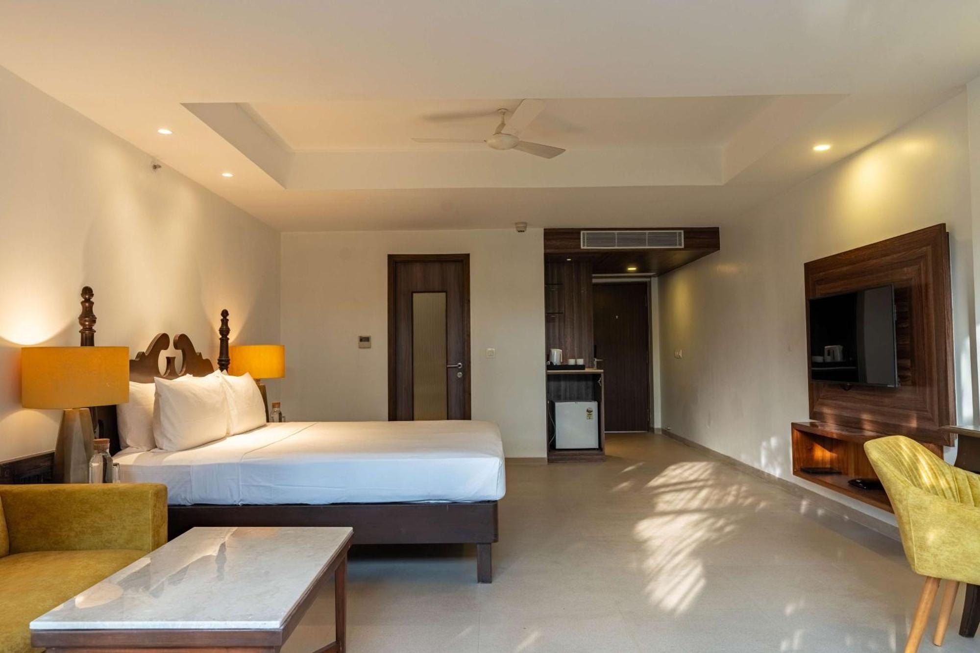 Mandrem Beach Resort, A Member Of Radisson Individuals Retreat ภายนอก รูปภาพ