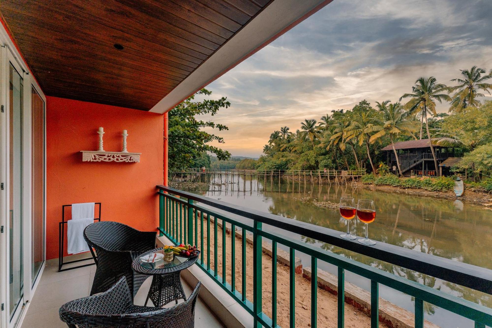 Mandrem Beach Resort, A Member Of Radisson Individuals Retreat ภายนอก รูปภาพ