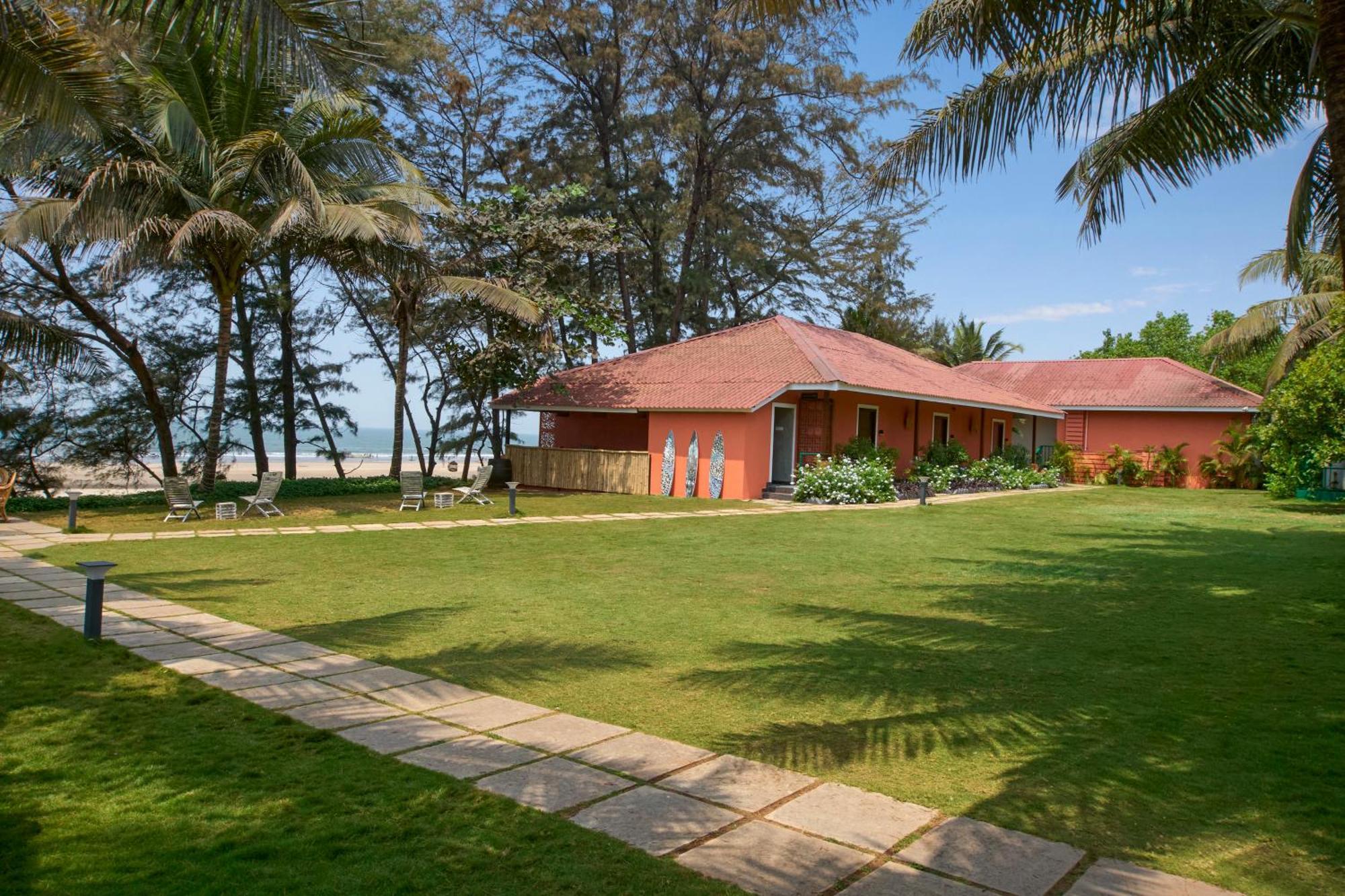 Mandrem Beach Resort, A Member Of Radisson Individuals Retreat ภายนอก รูปภาพ