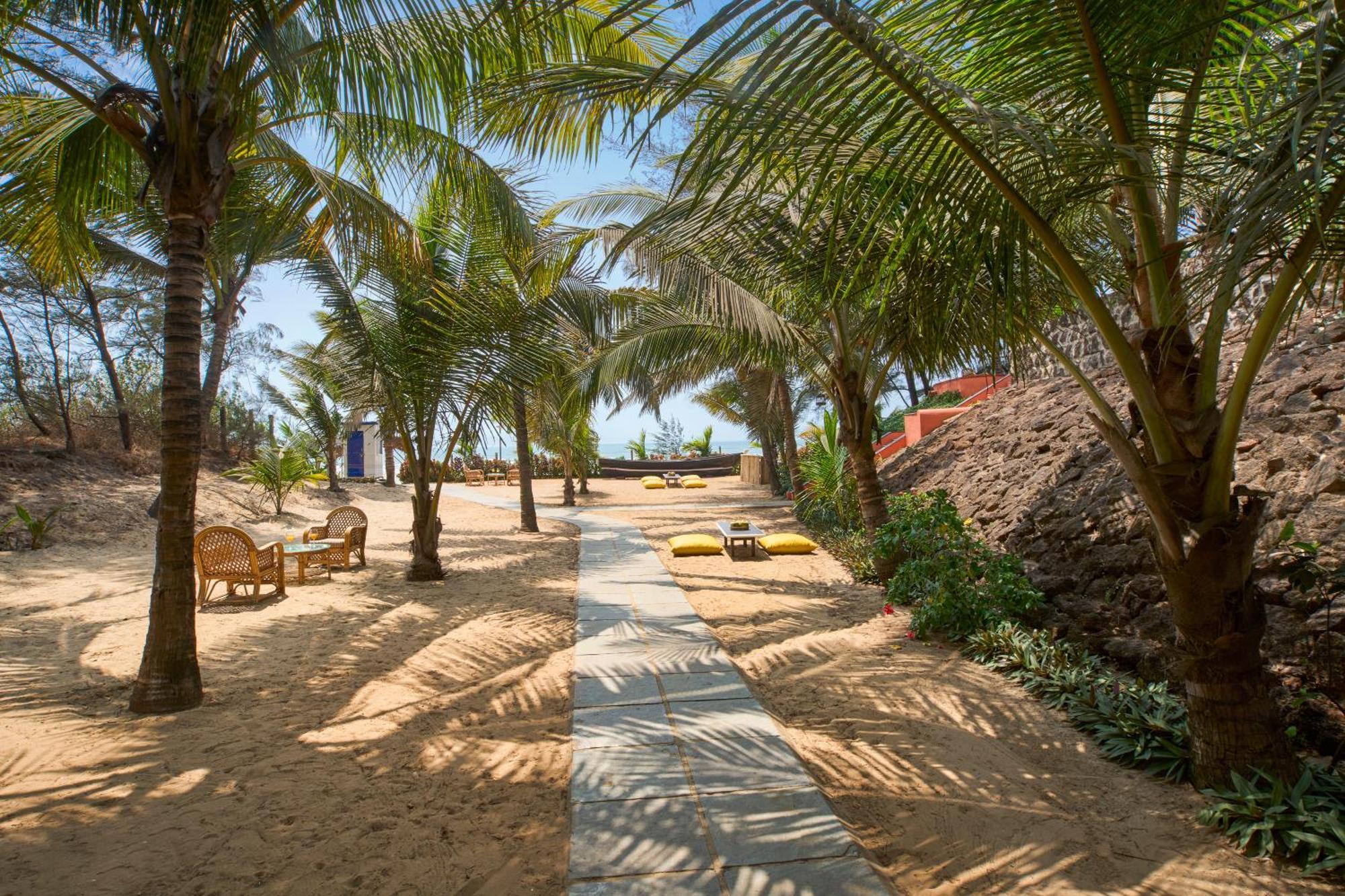 Mandrem Beach Resort, A Member Of Radisson Individuals Retreat ภายนอก รูปภาพ
