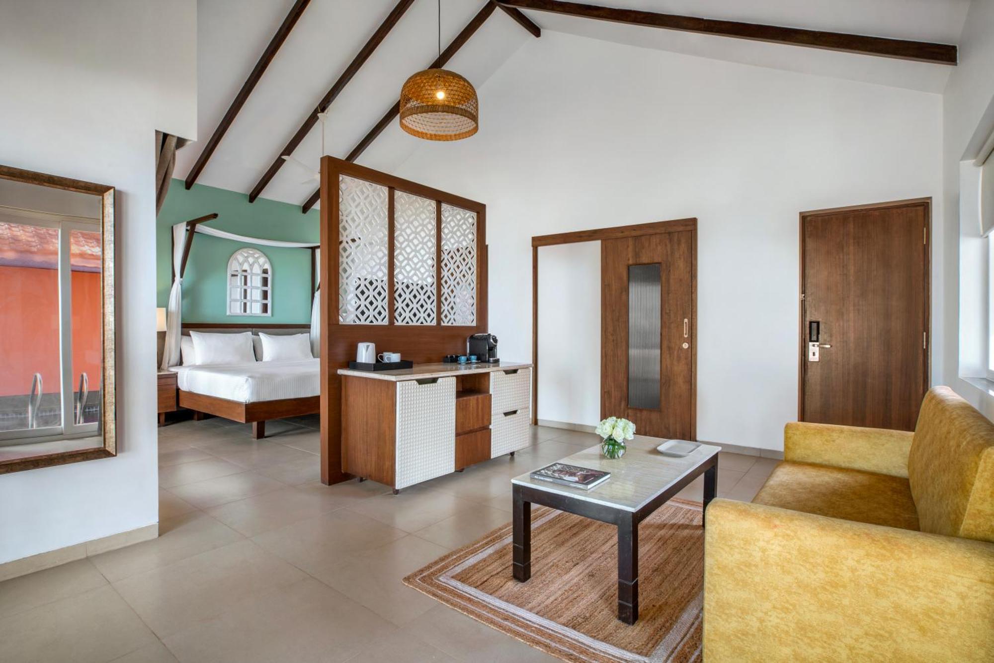 Mandrem Beach Resort, A Member Of Radisson Individuals Retreat ภายนอก รูปภาพ